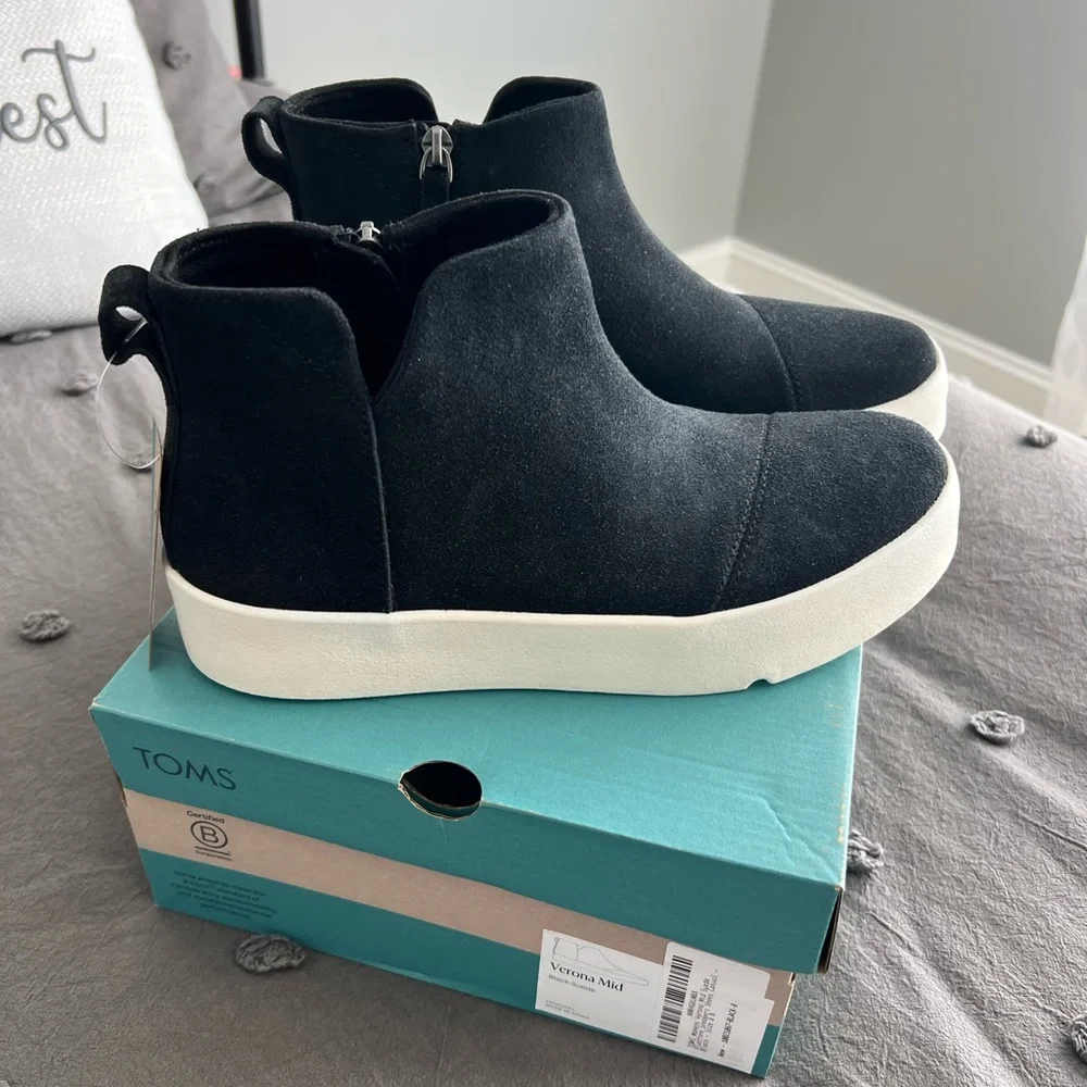 TOMS Verona Black Ankle Boots NEW - Picture 1 of 6